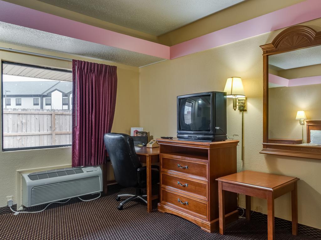 Travelers Inn Midwest City Exterior foto