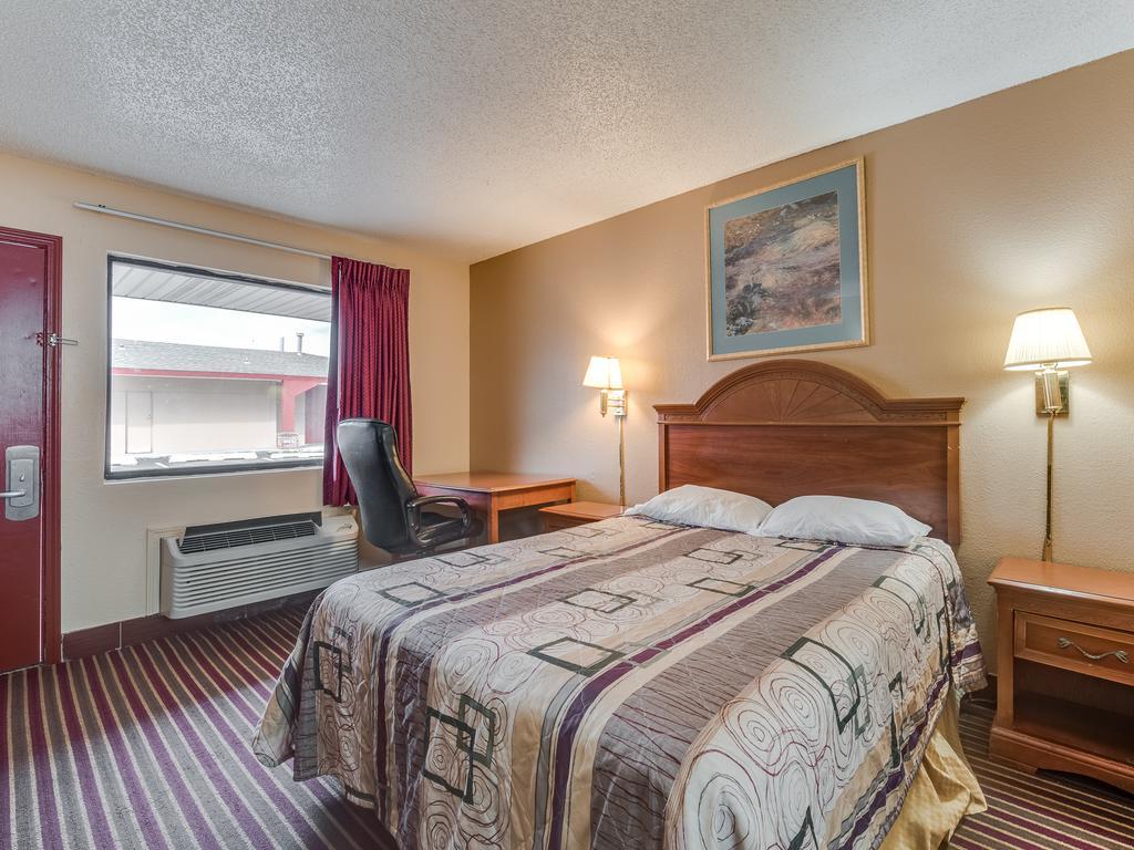 Travelers Inn Midwest City Exterior foto